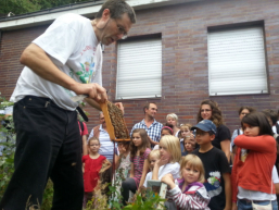 Schauschleudern Planetarium Uwe Marth mit Honigwabe hemmer